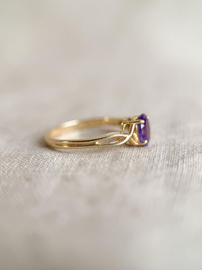 Vintage 1990s Purple Amethyst Ring in 14k Gold