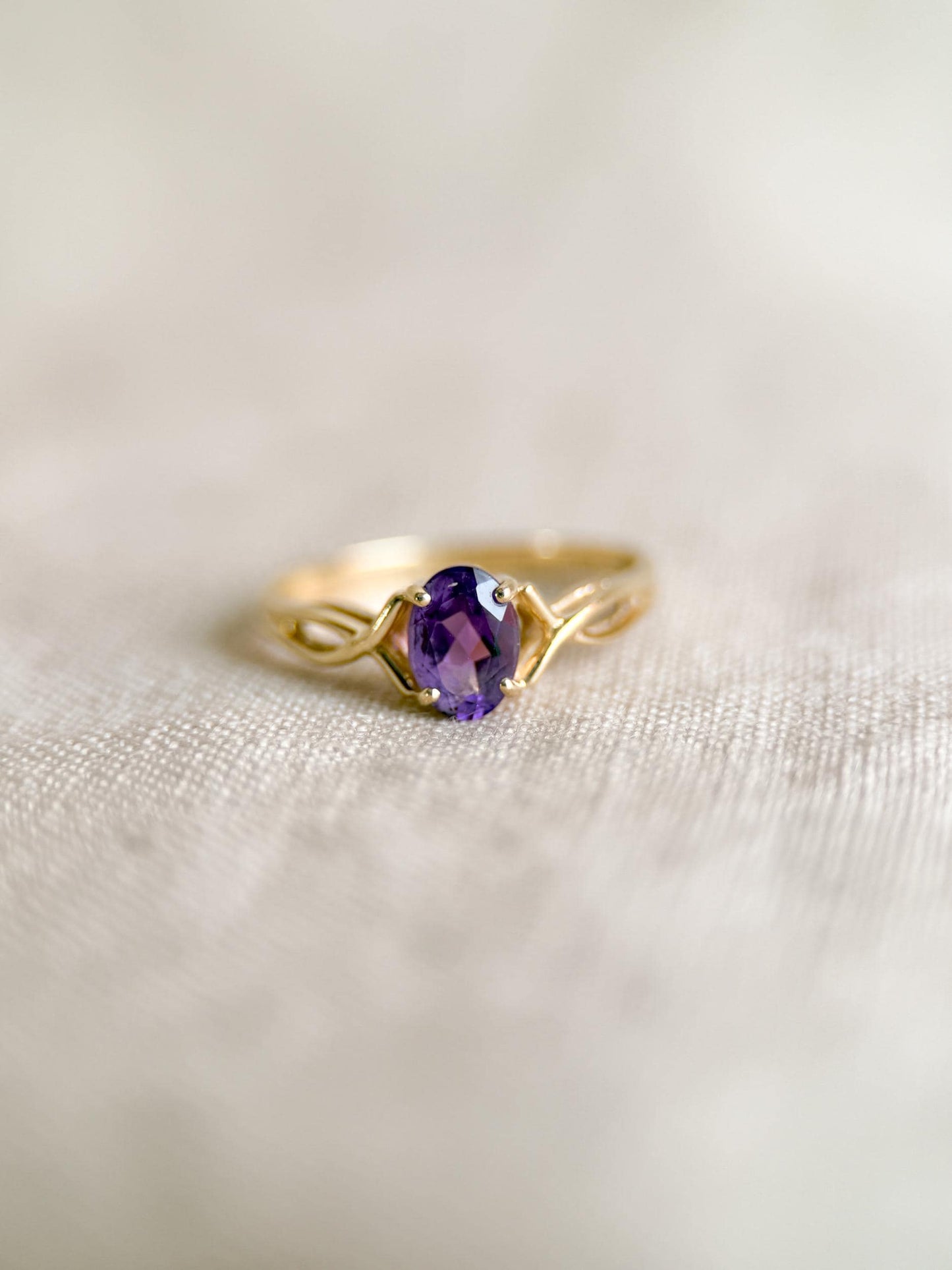 Vintage 1990s Purple Amethyst Ring in 14k Gold