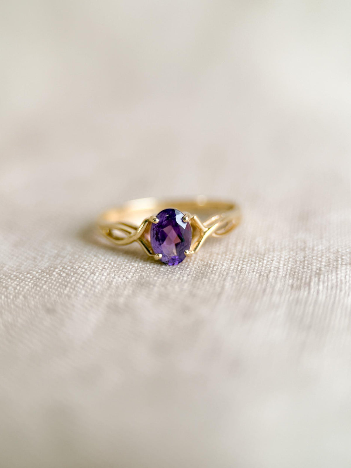 Vintage 1990s Purple Amethyst Ring in 14k Gold