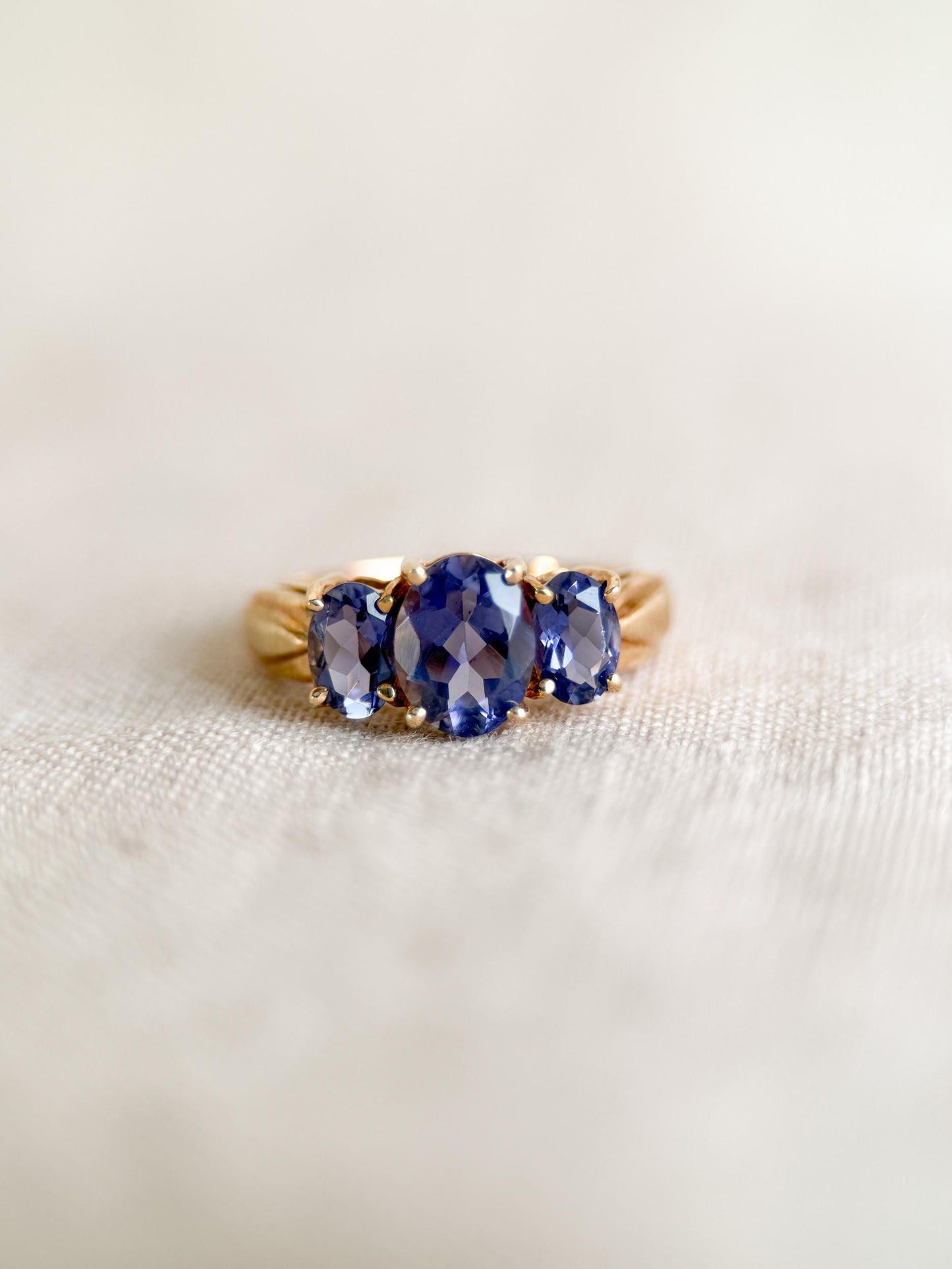 Vintage 1990s Amethyst Three Stone Ring in 14k Gold