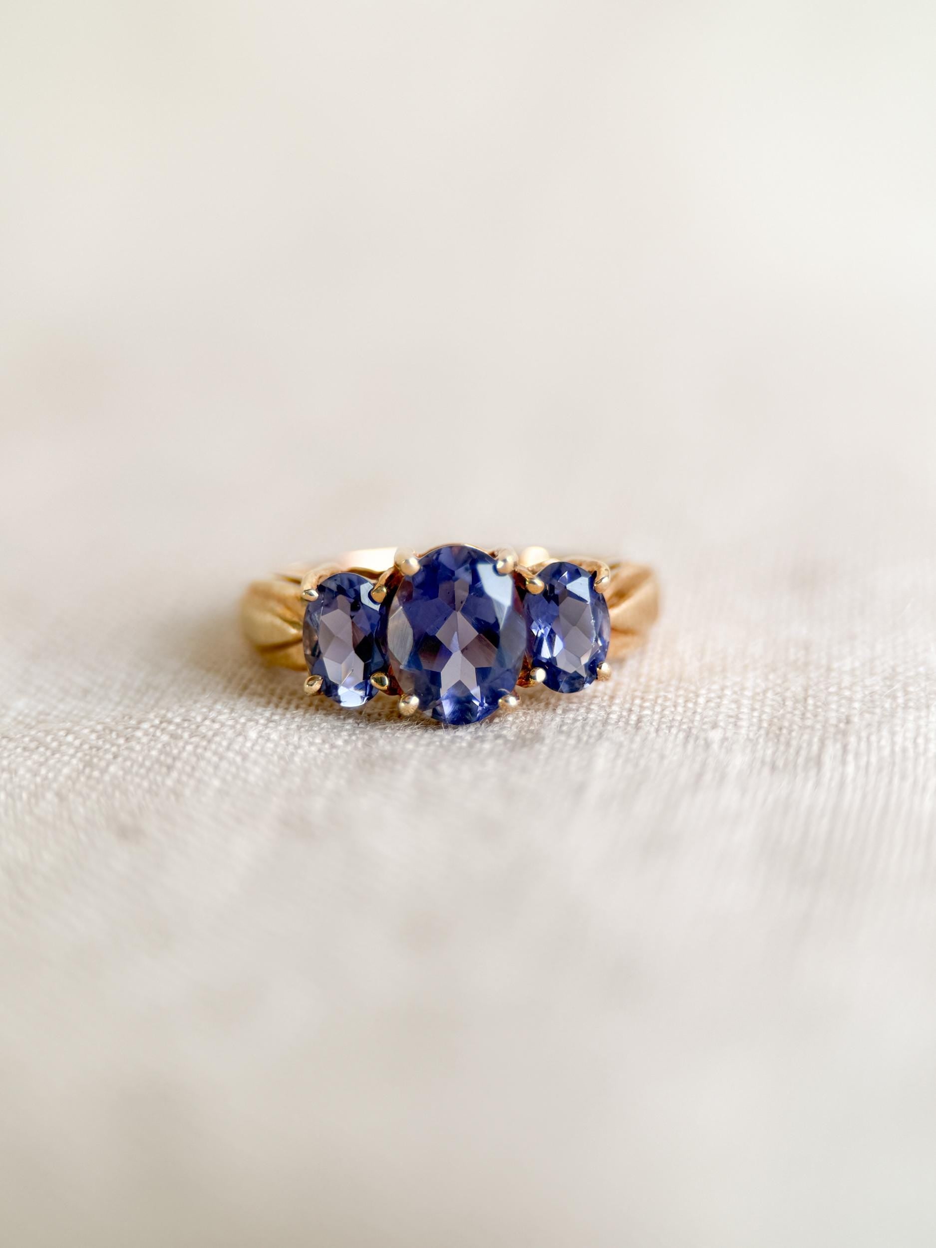 Vintage 1990s Amethyst Three Stone Ring in 14k Gold