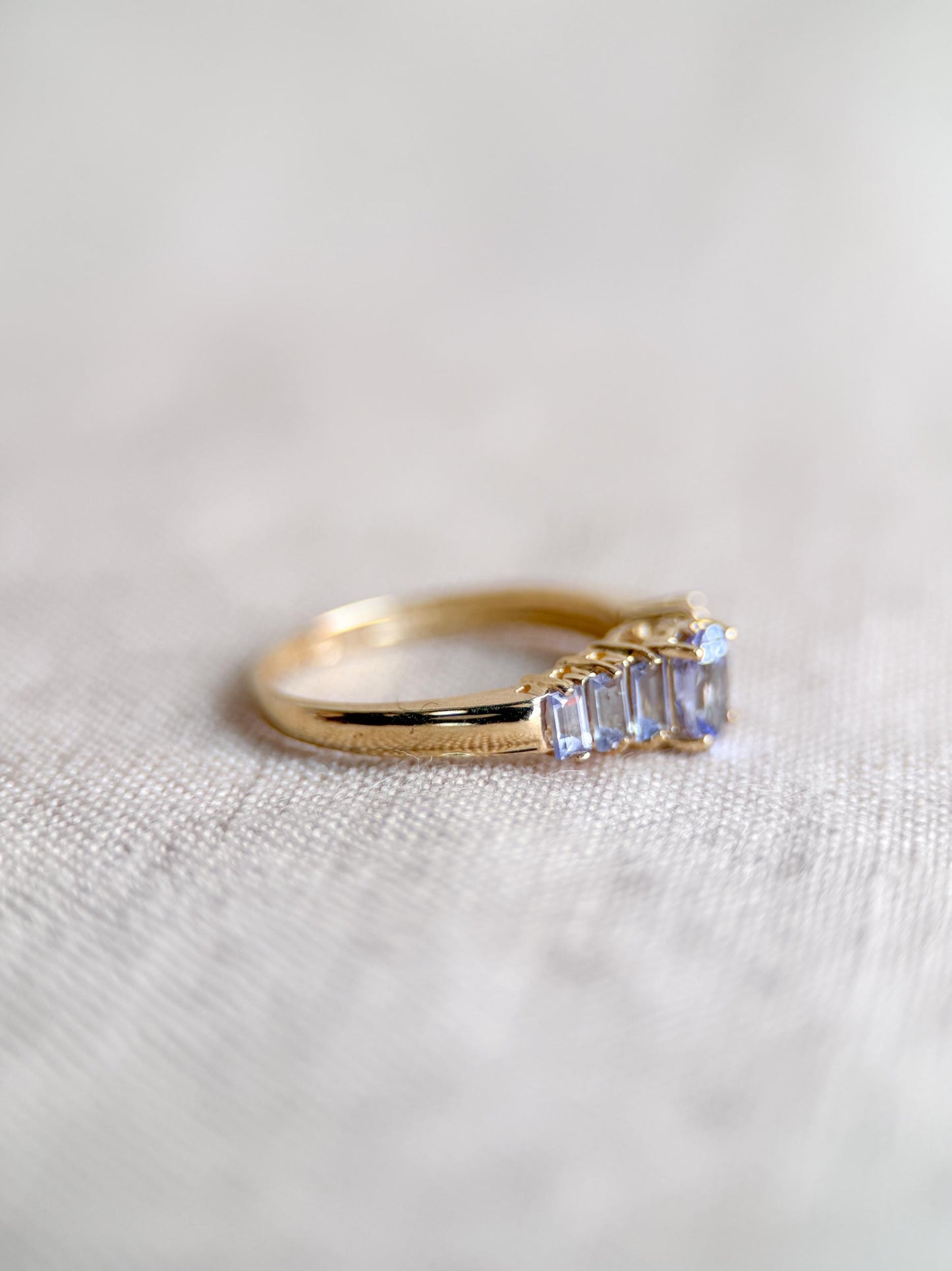 Vintage 1990s Tanzanite Gemstone Ring in 10k Gold