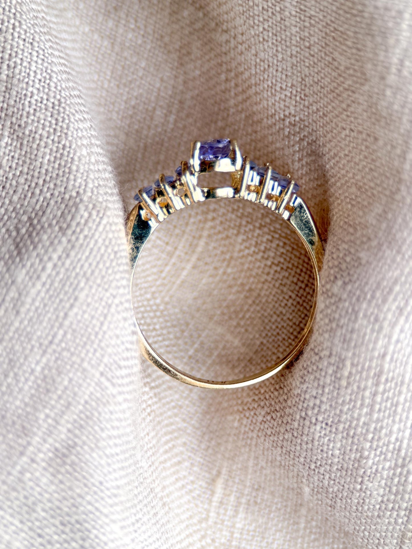 Vintage 1990s Tanzanite Gemstone Ring in 10k Gold