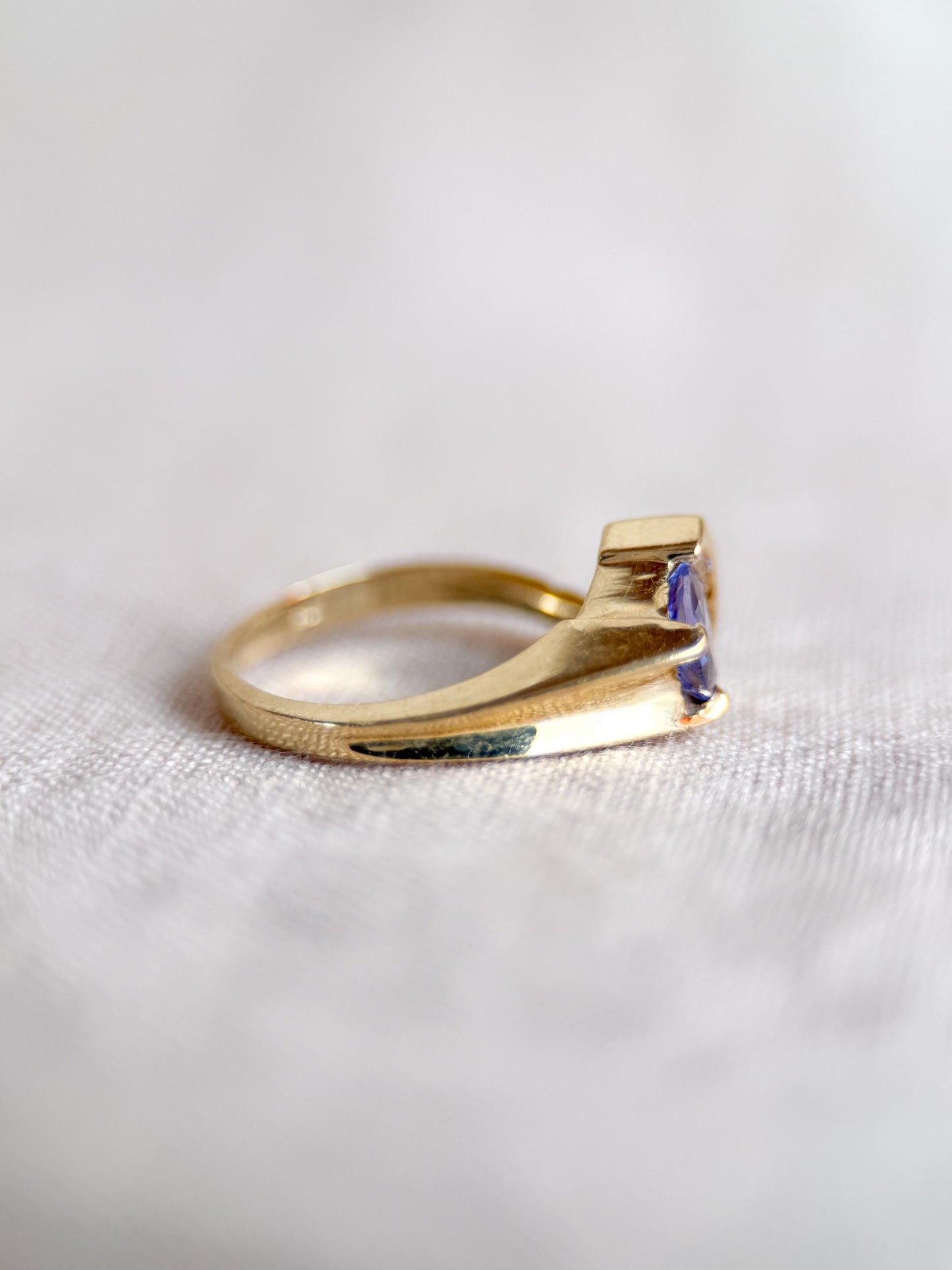 Vintage 1990s Tanzanite & Diamond Trillion Ring in 14k Gold - Timeless Sustainability • Vintage Fine Jewelry