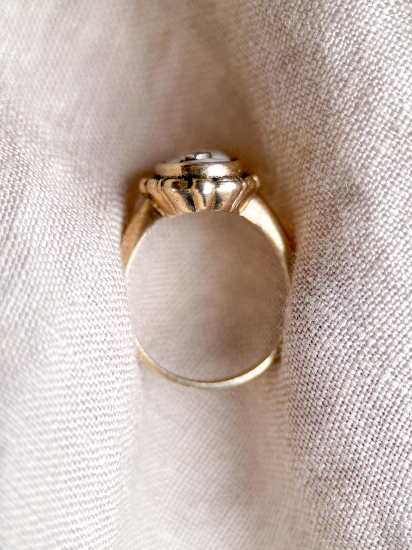 Antique 1920s Cameo Ring in 10k Gold