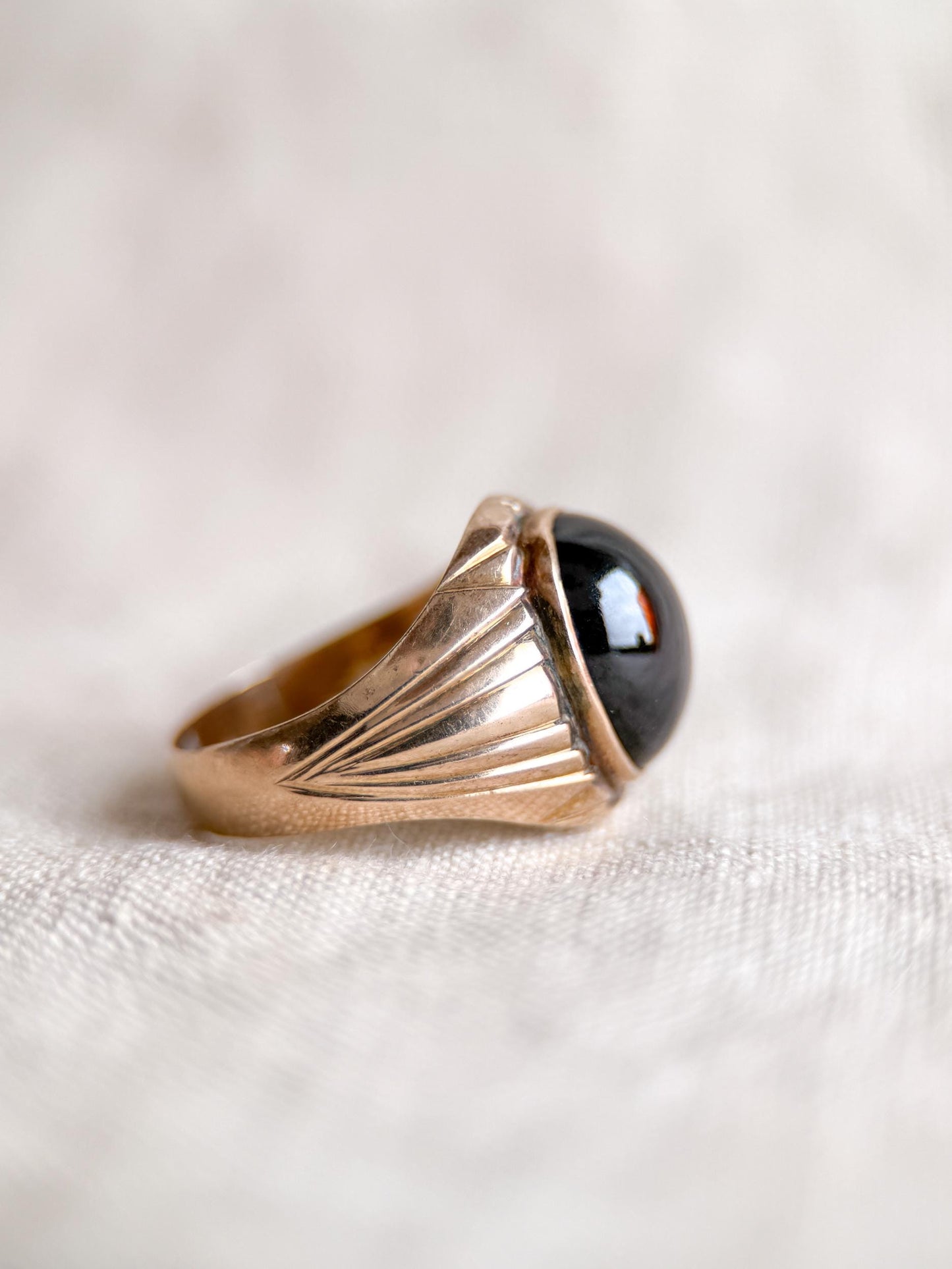 Vintage 1960s Blue Sapphire Cabochon Ring in 14k Gold - Timeless Sustainability • Vintage Fine Jewelry