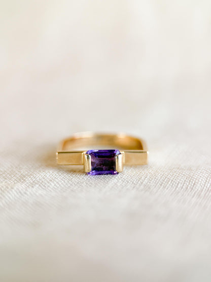 Vintage 1980s Modern Purple Amethyst Ring in 14k Gold