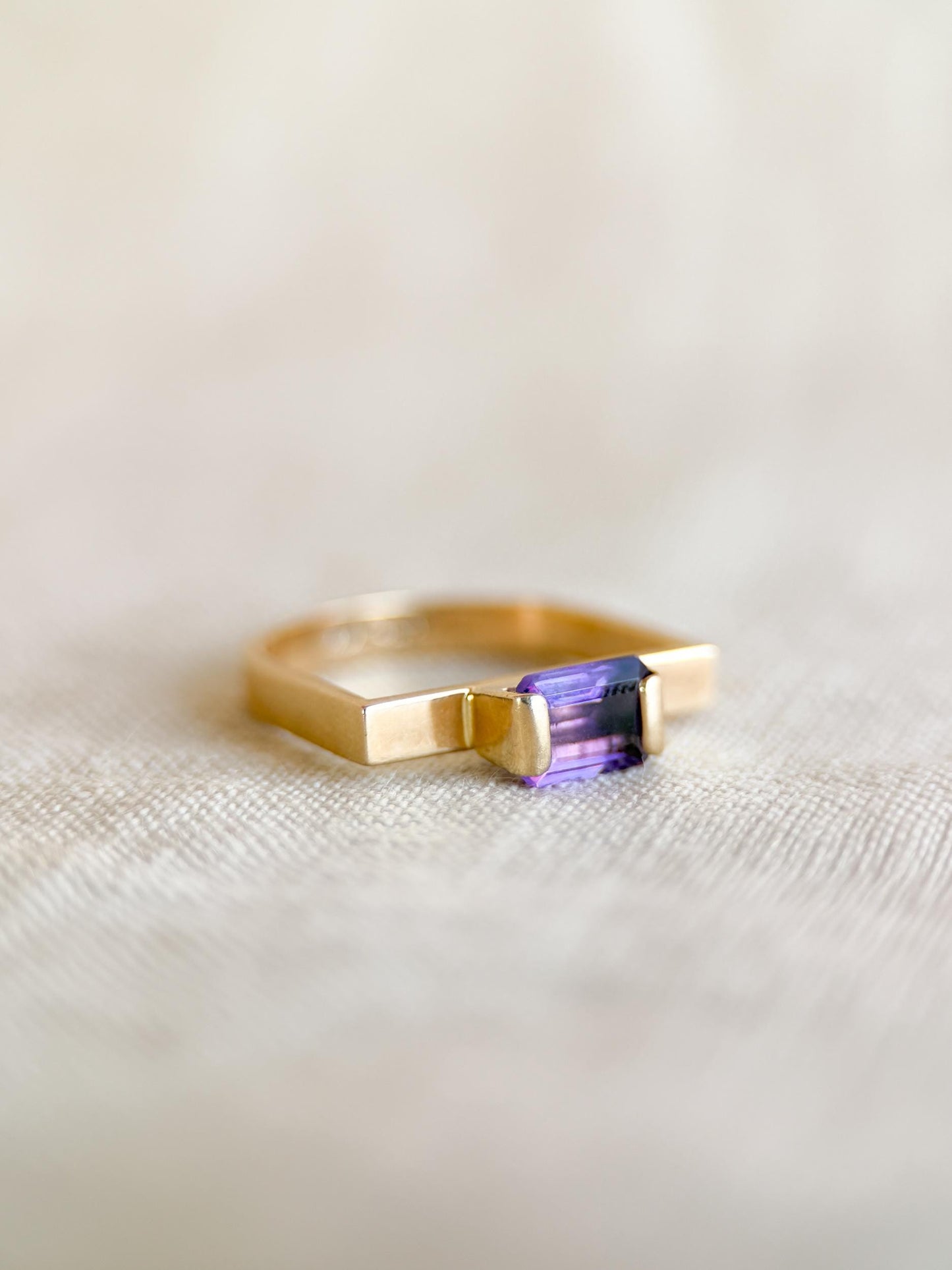Vintage 1980s Modern Purple Amethyst Ring in 14k Gold