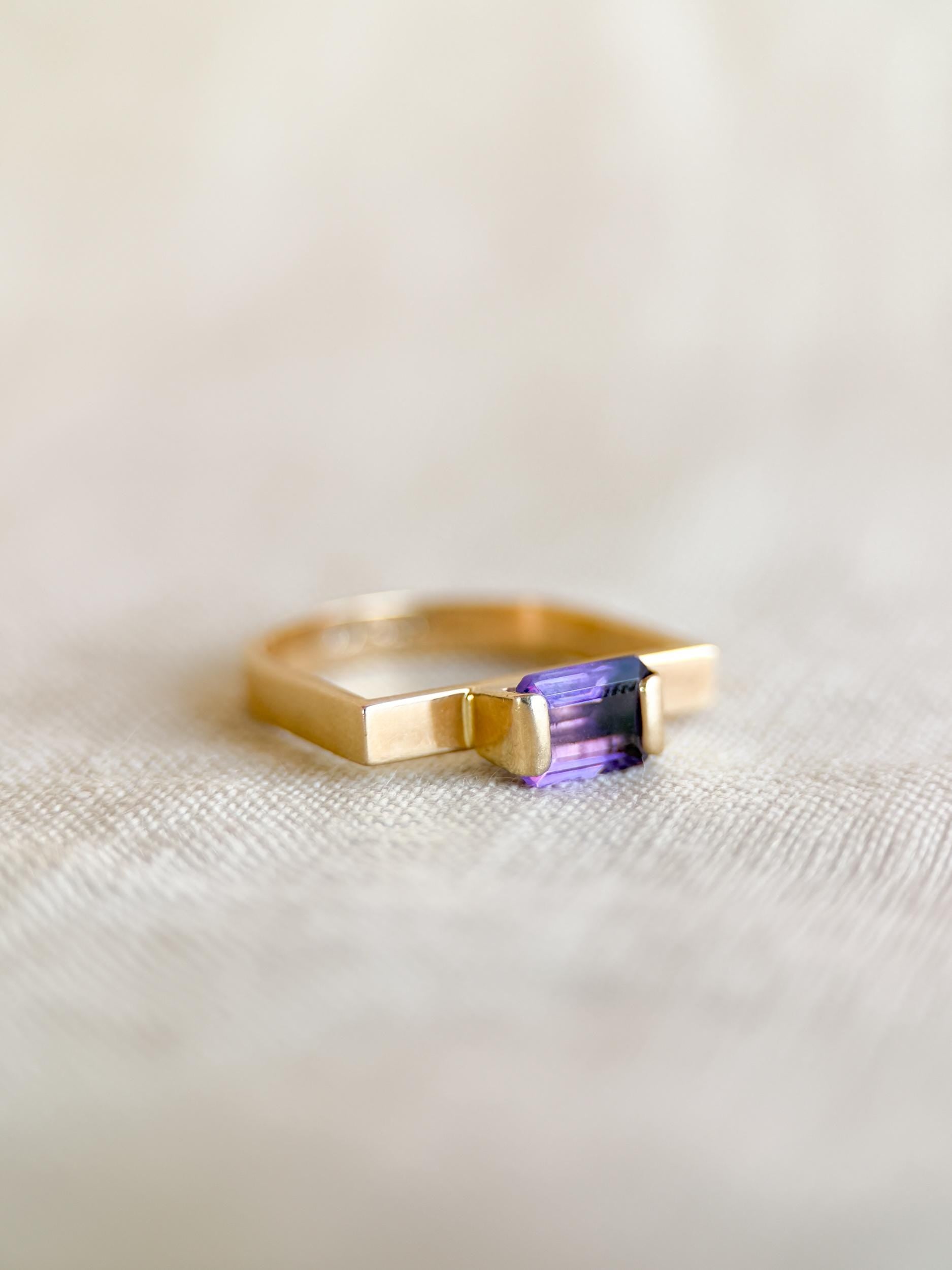 Vintage 1980s Modern Purple Amethyst Ring in 14k Gold