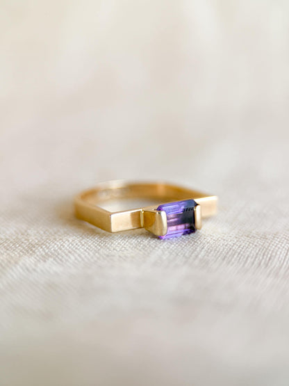 Vintage 1980s Modern Purple Amethyst Ring in 14k Gold