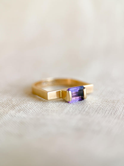 Vintage 1980s Modern Purple Amethyst Ring in 14k Gold