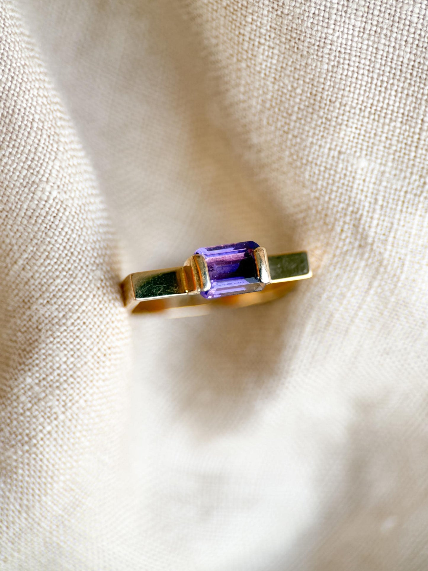Vintage 1980s Modern Purple Amethyst Ring in 14k Gold