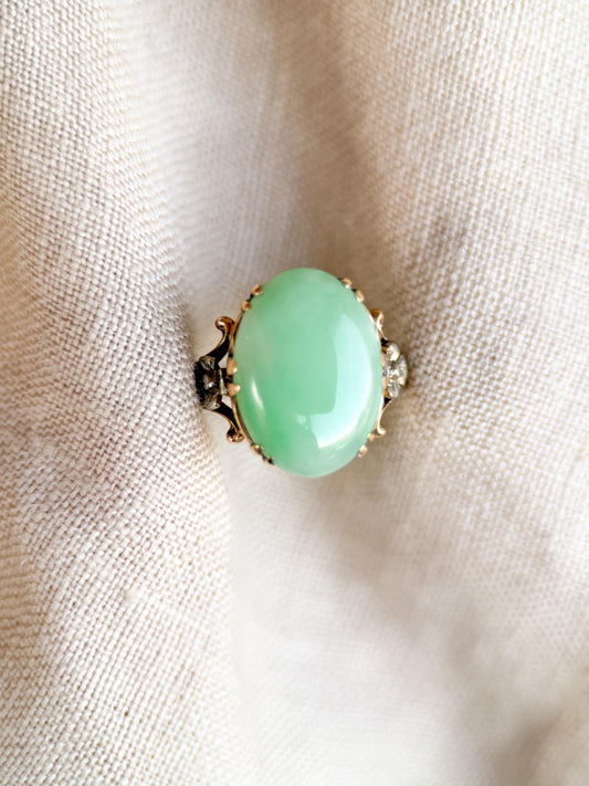 Vintage 1960s Art Nouveau Jade Ring in 14k Gold - Timeless Sustainability • Vintage Fine Jewelry