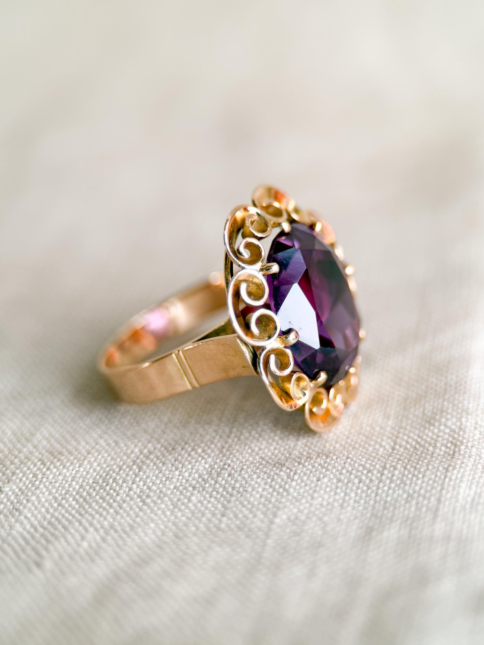 Vintage 1930s Oval Cut Purple Sapphire Ring, 14k Gold - Timeless Sustainability • Vintage Fine Jewelry