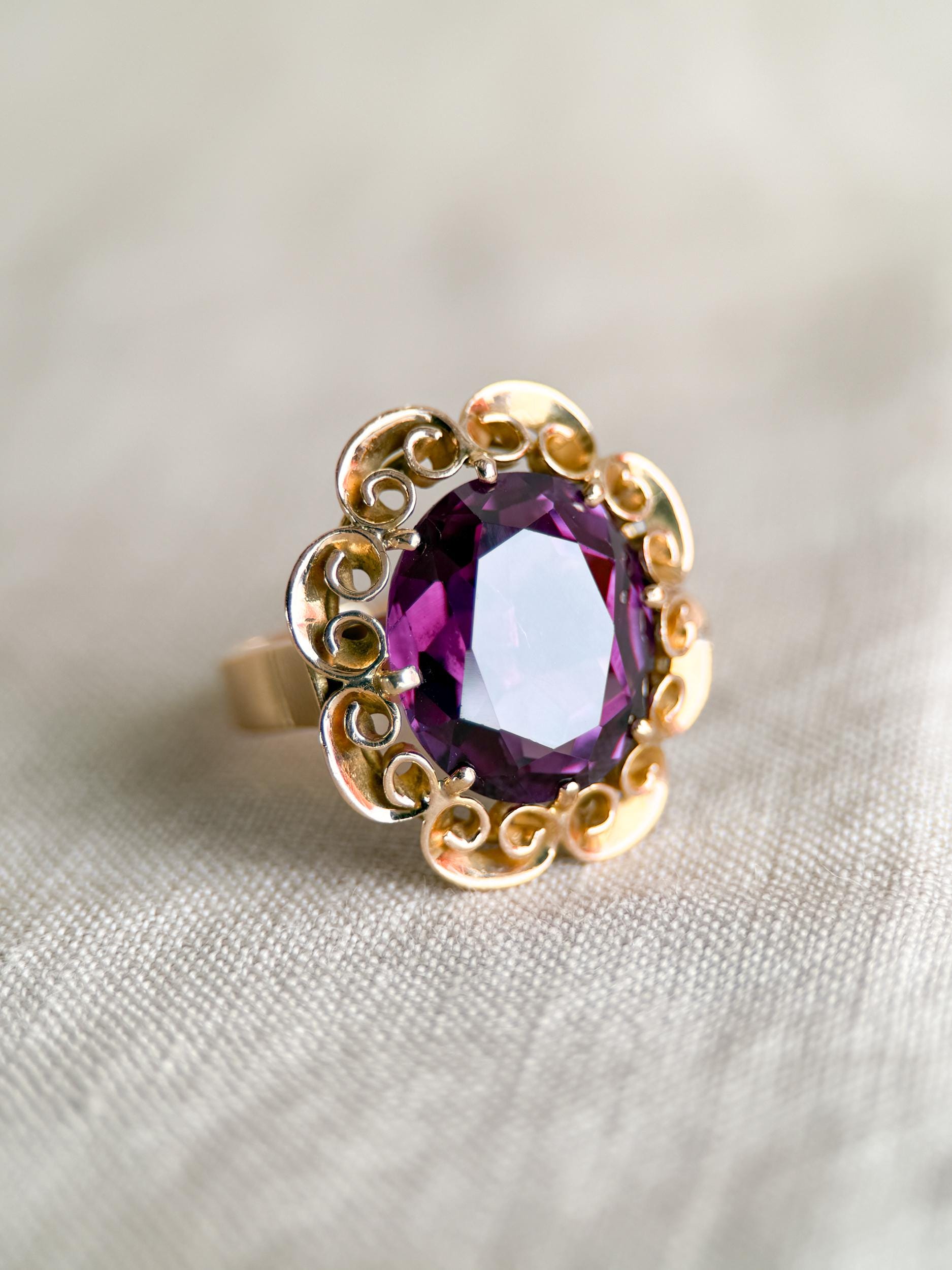 Vintage 1930s Oval Cut Purple Sapphire Ring, 14k Gold - Timeless Sustainability • Vintage Fine Jewelry