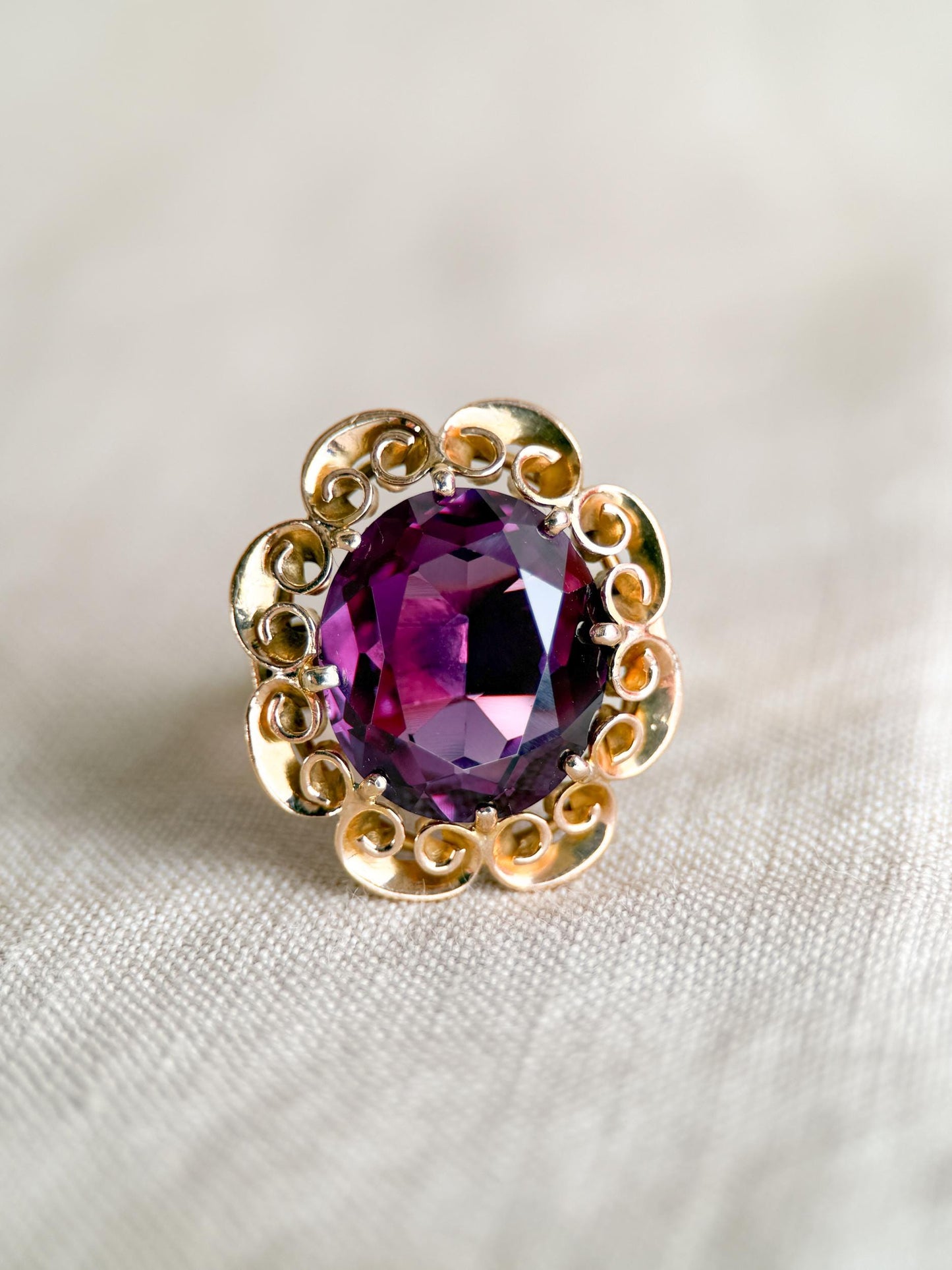 Vintage 1930s Oval Cut Purple Sapphire Ring, 14k Gold - Timeless Sustainability • Vintage Fine Jewelry