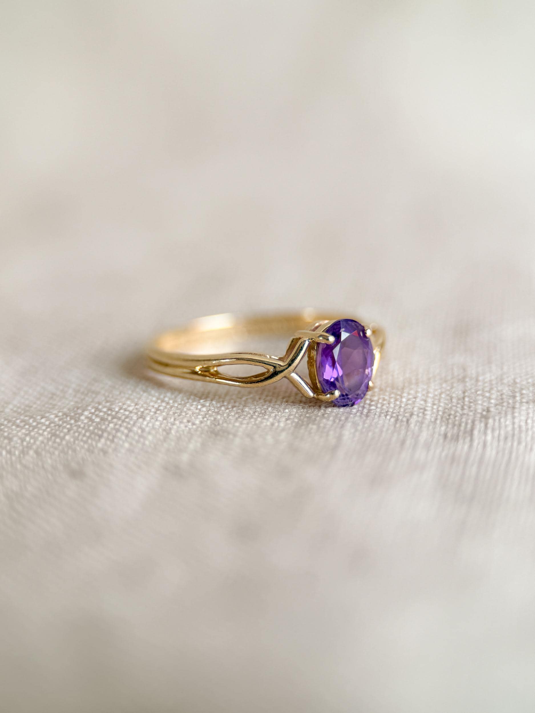Vintage 1990s Purple Amethyst Ring in 14k Gold