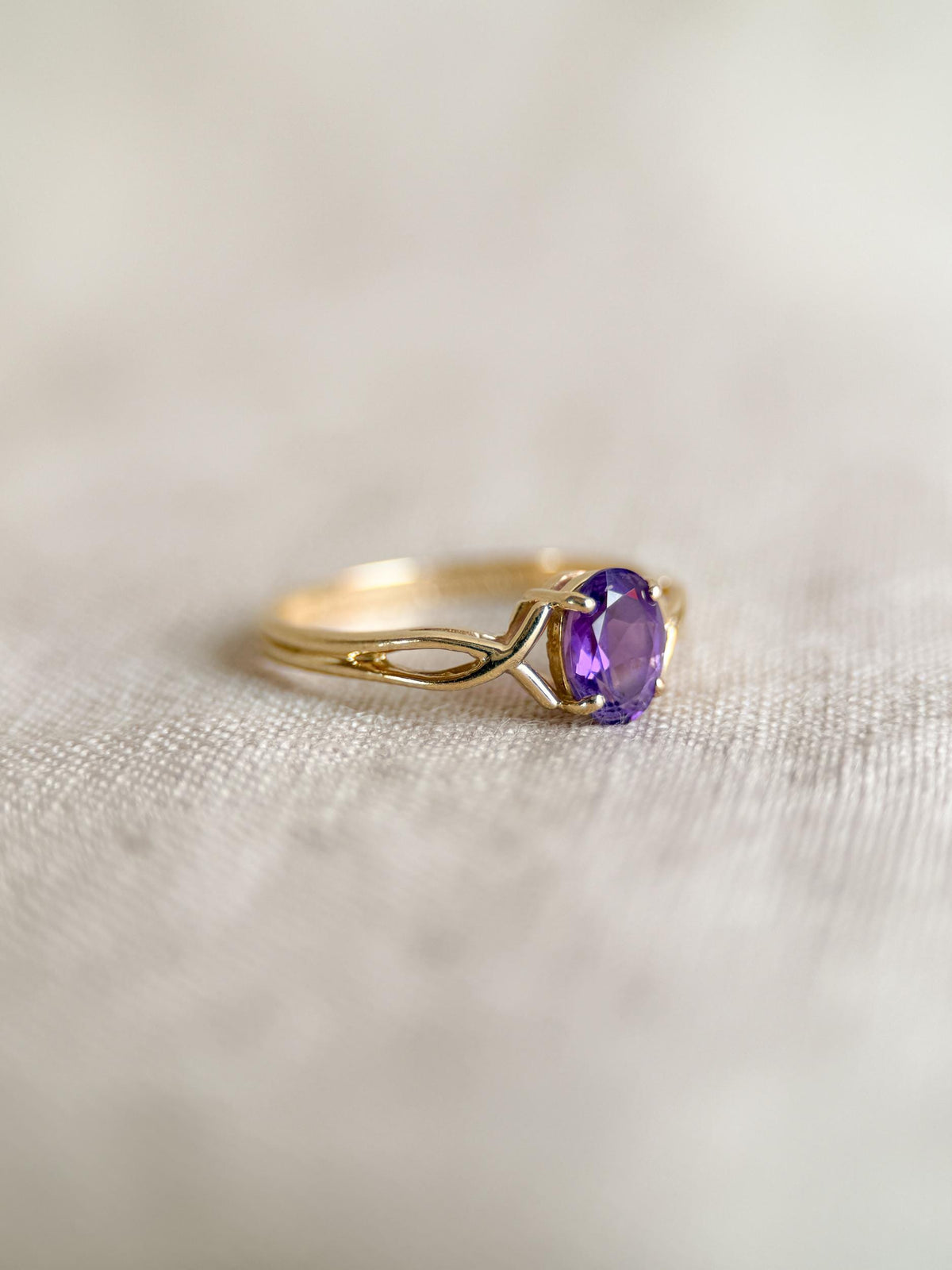 Vintage 1990s Purple Amethyst Ring in 14k Gold