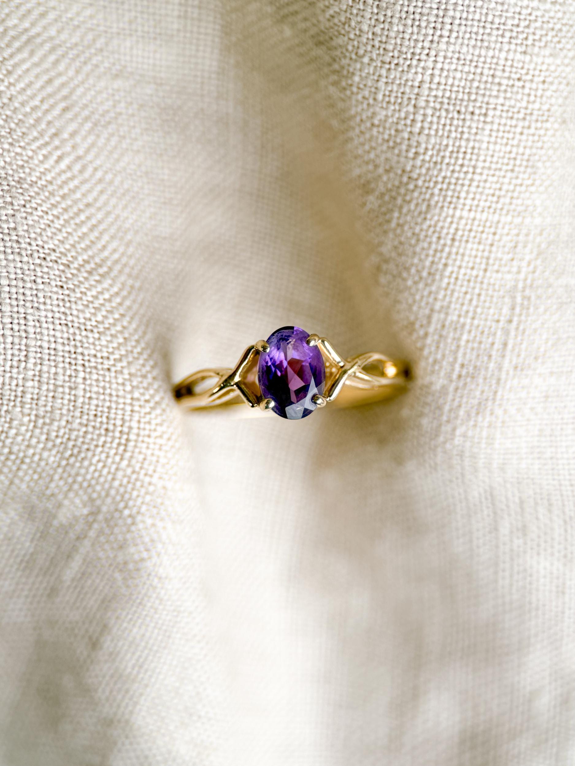 Vintage 1990s Purple Amethyst Ring in 14k Gold