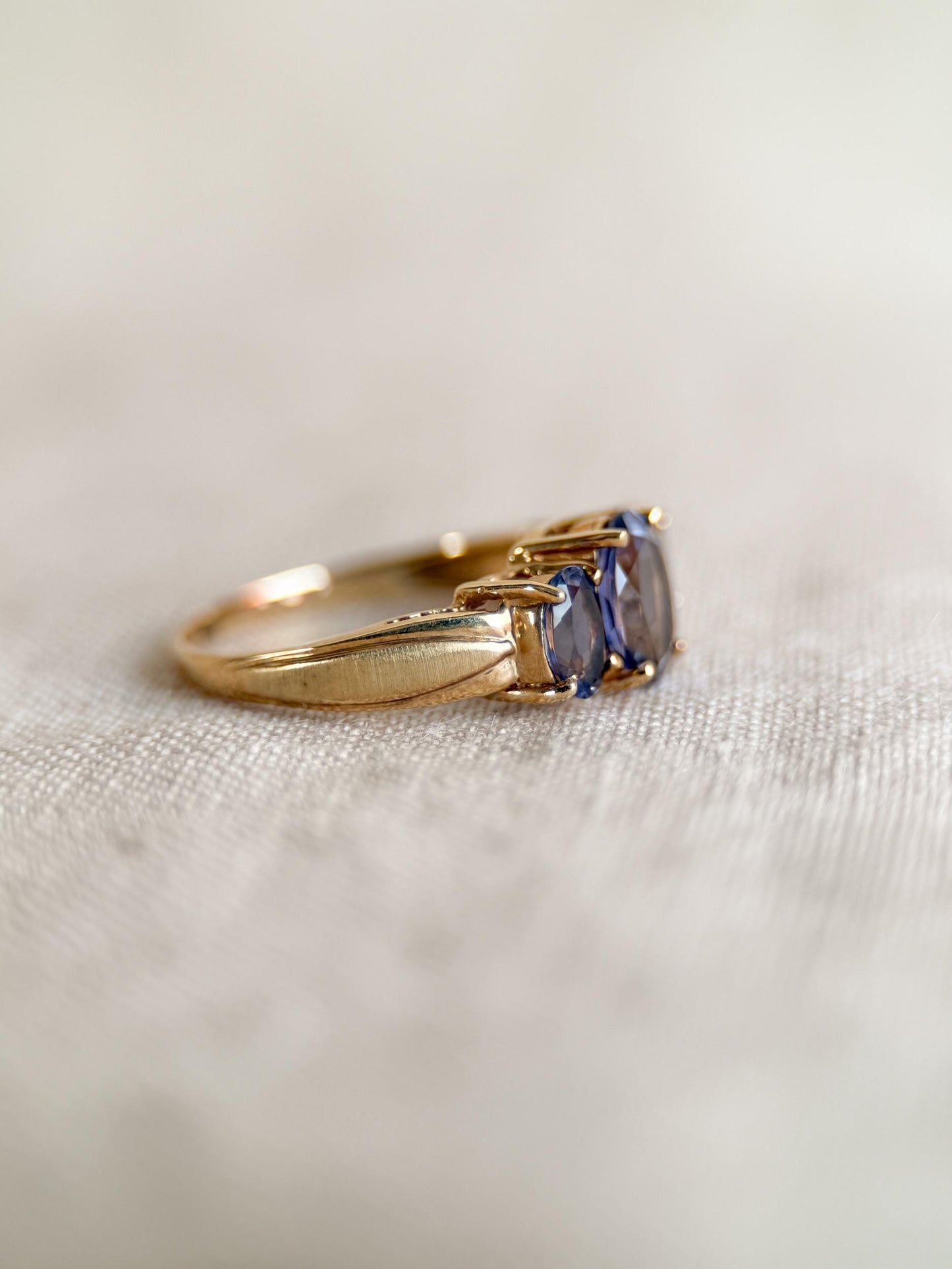 Vintage 1990s Amethyst Three Stone Ring in 14k Gold