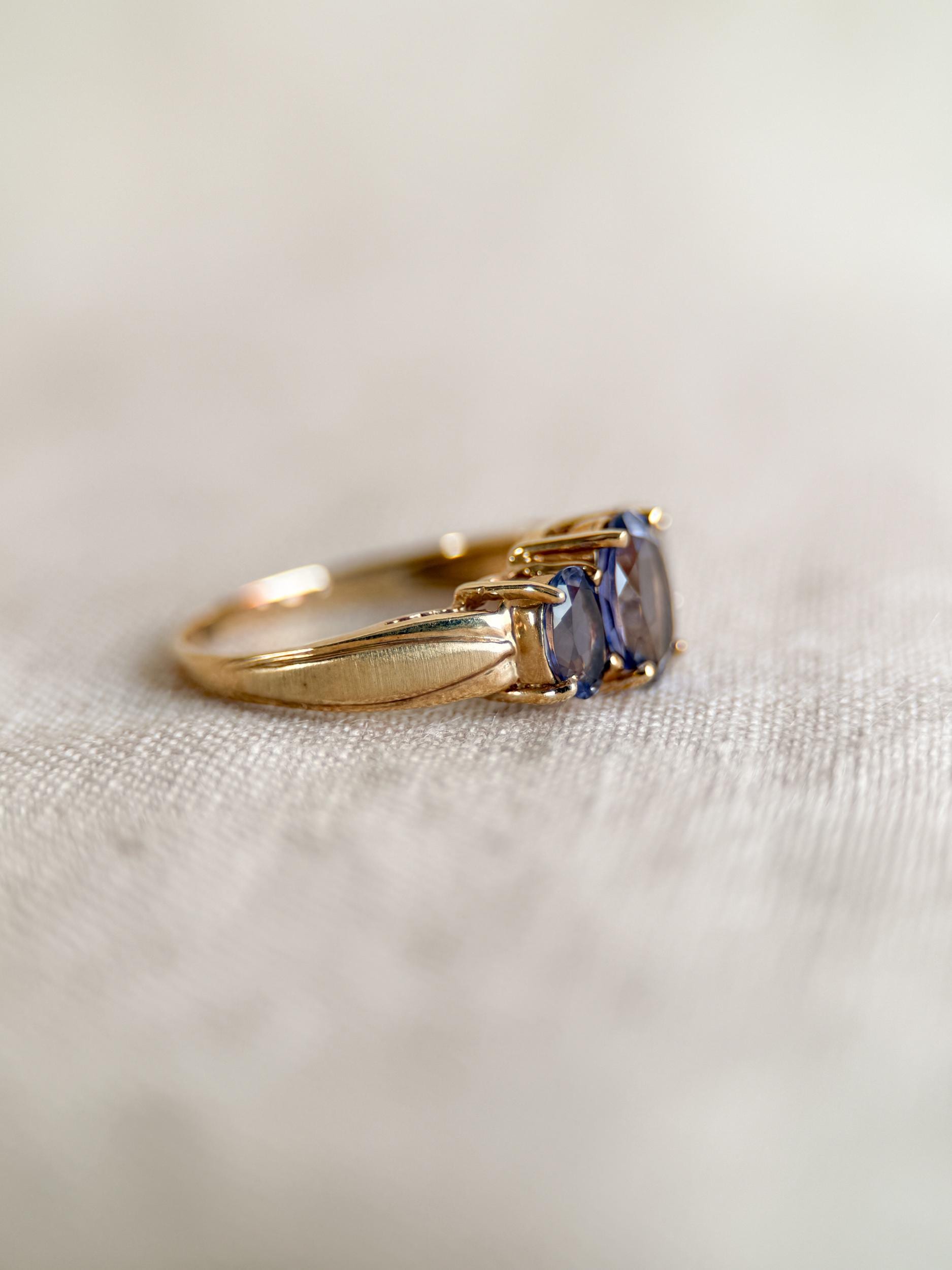 Vintage 1990s Amethyst Three Stone Ring in 14k Gold