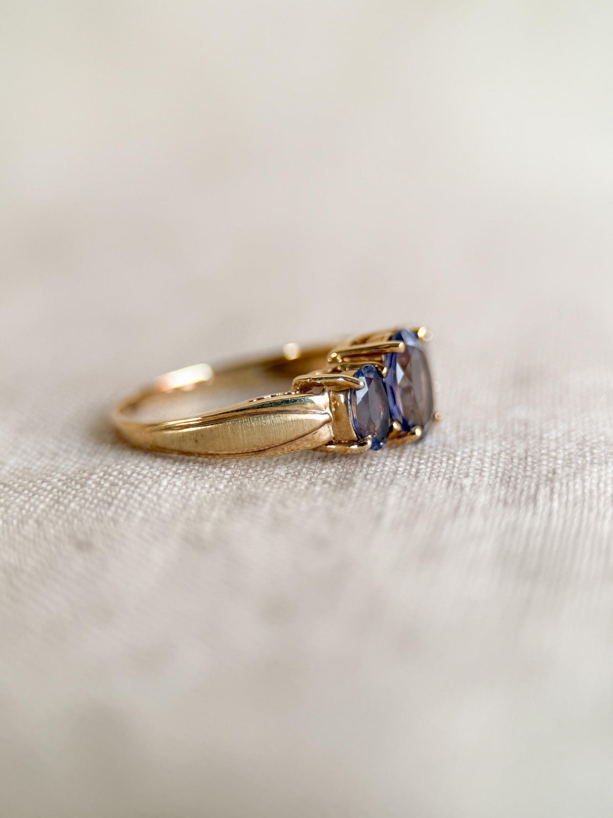 Vintage 1990s Amethyst Three Stone Ring in 14k Gold