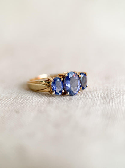 Vintage 1990s Amethyst Three Stone Ring in 14k Gold