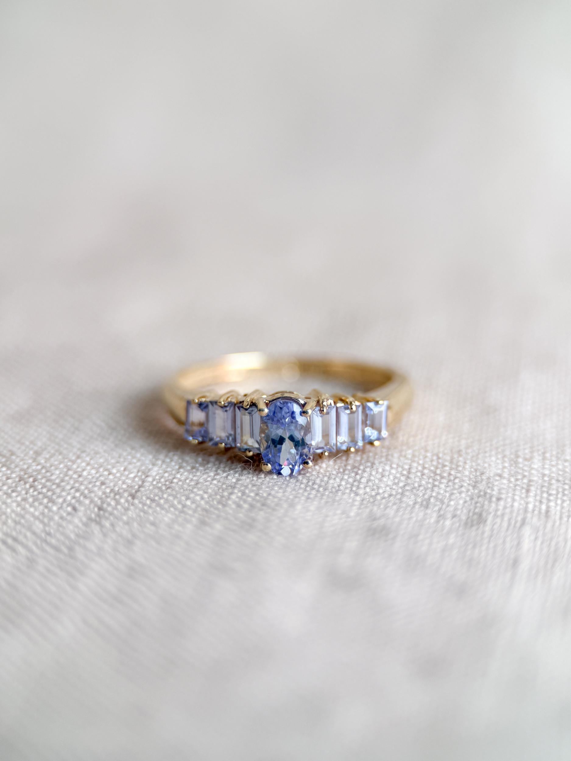 Vintage 1990s Tanzanite Gemstone Ring in 10k Gold