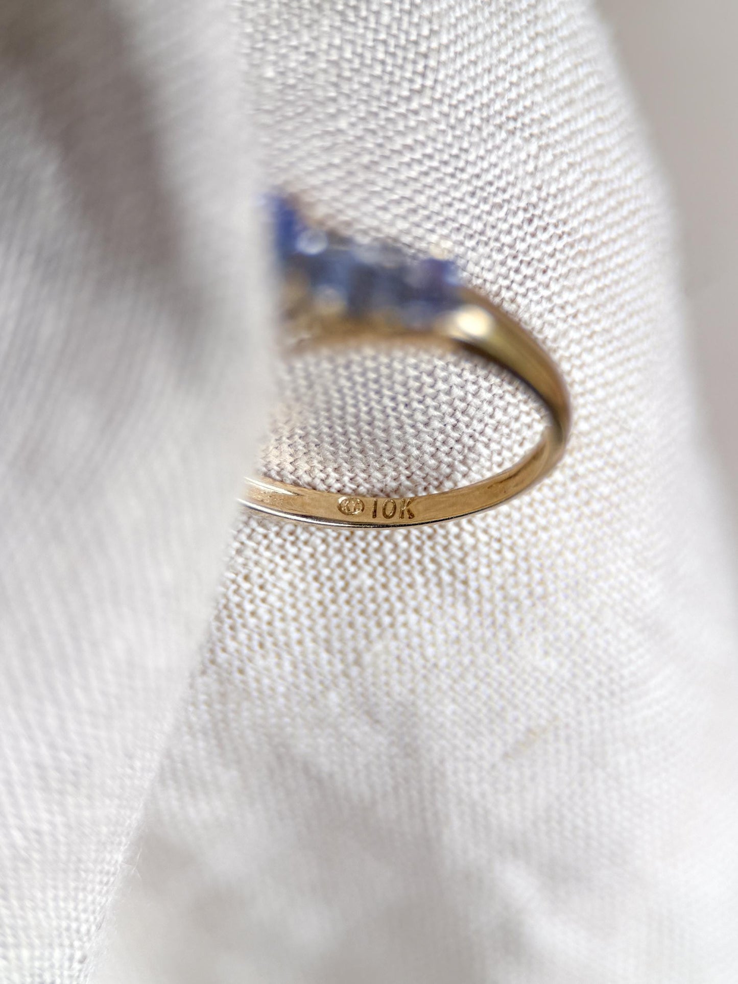 Vintage 1990s Tanzanite Gemstone Ring in 10k Gold