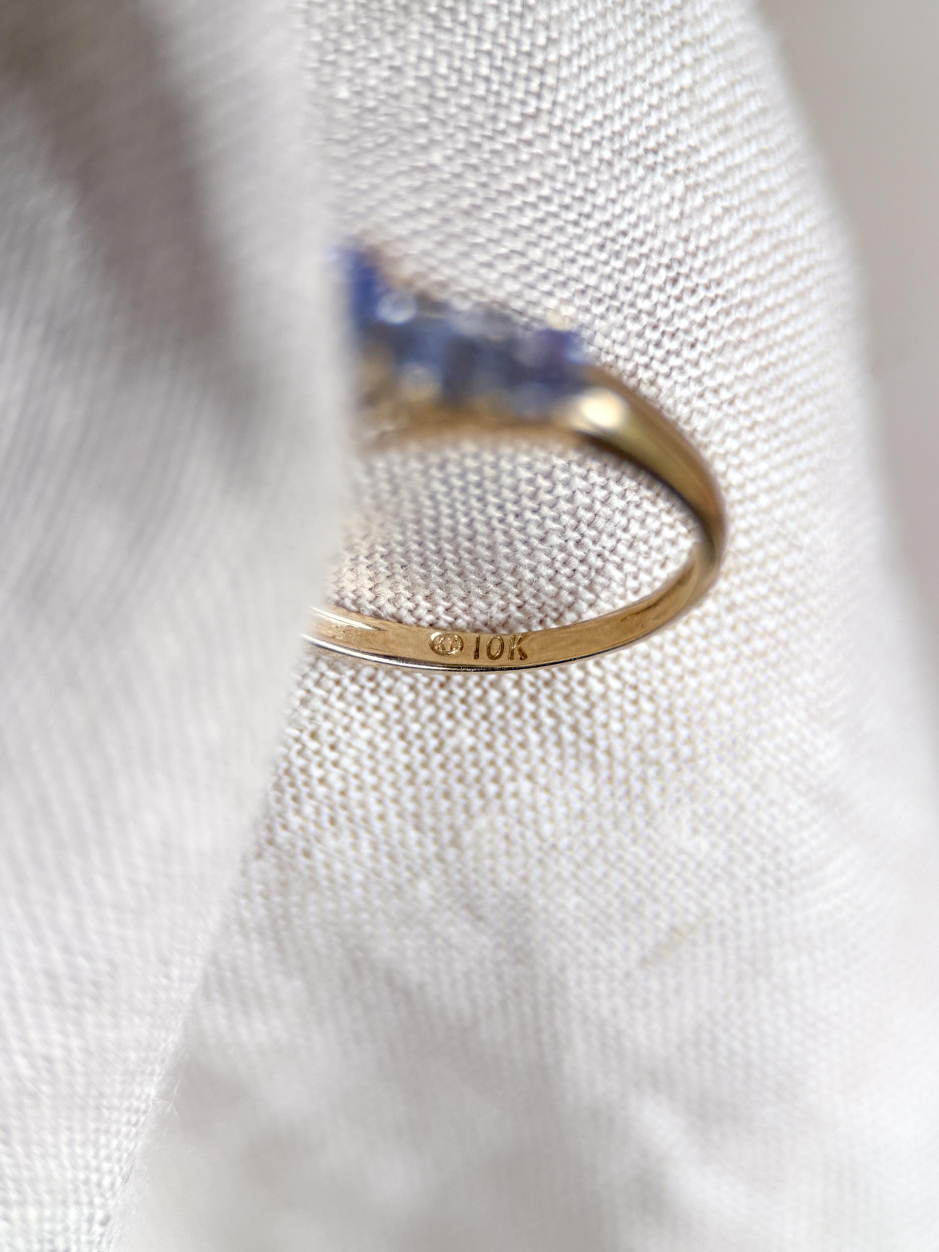 Vintage 1990s Tanzanite Gemstone Ring in 10k Gold