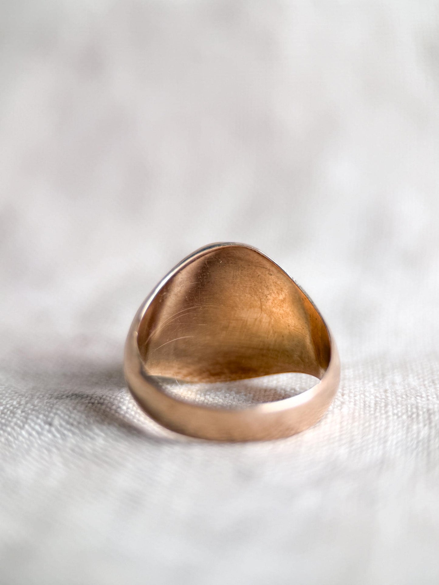 Vintage 1960s Blue Sapphire Cabochon Ring in 14k Gold - Timeless Sustainability • Vintage Fine Jewelry