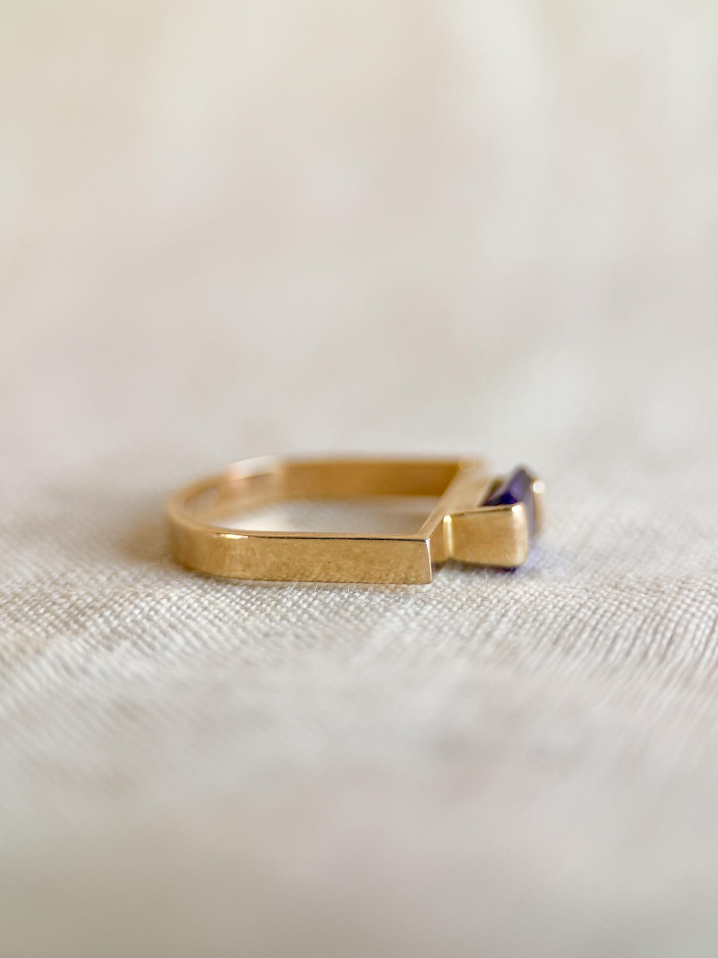 Vintage 1980s Modern Purple Amethyst Ring in 14k Gold