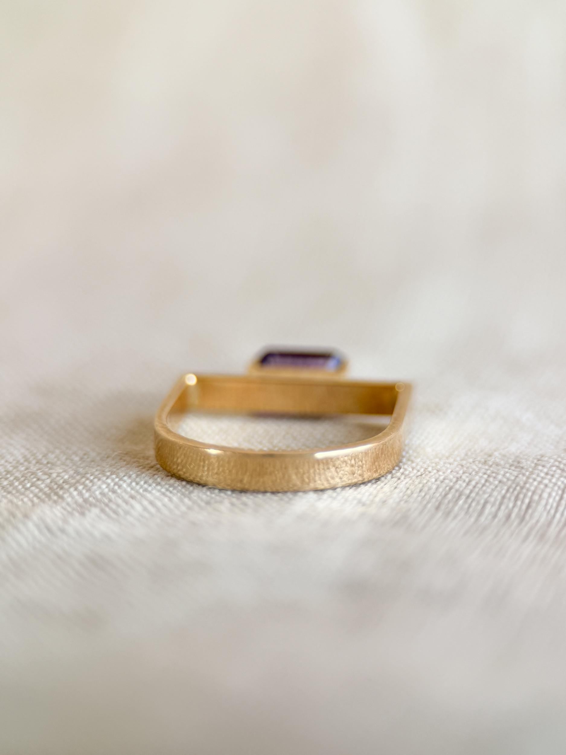 Vintage 1980s Modern Purple Amethyst Ring in 14k Gold