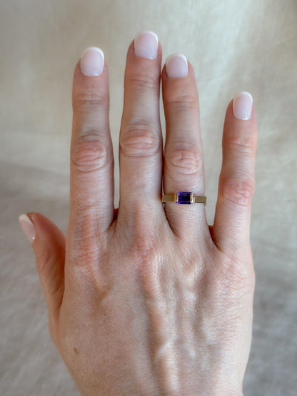 Vintage 1980s Modern Purple Amethyst Ring in 14k Gold