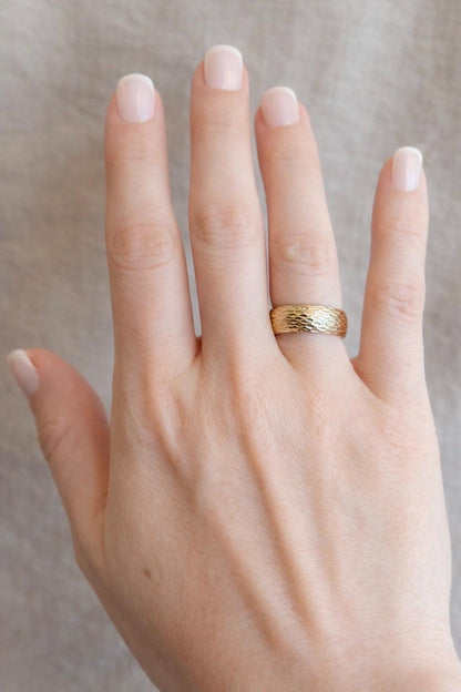 Vintage Textured Wedding Band, 14k Gold, 7mm Minimalist Ring, Stacking Band, Size 6