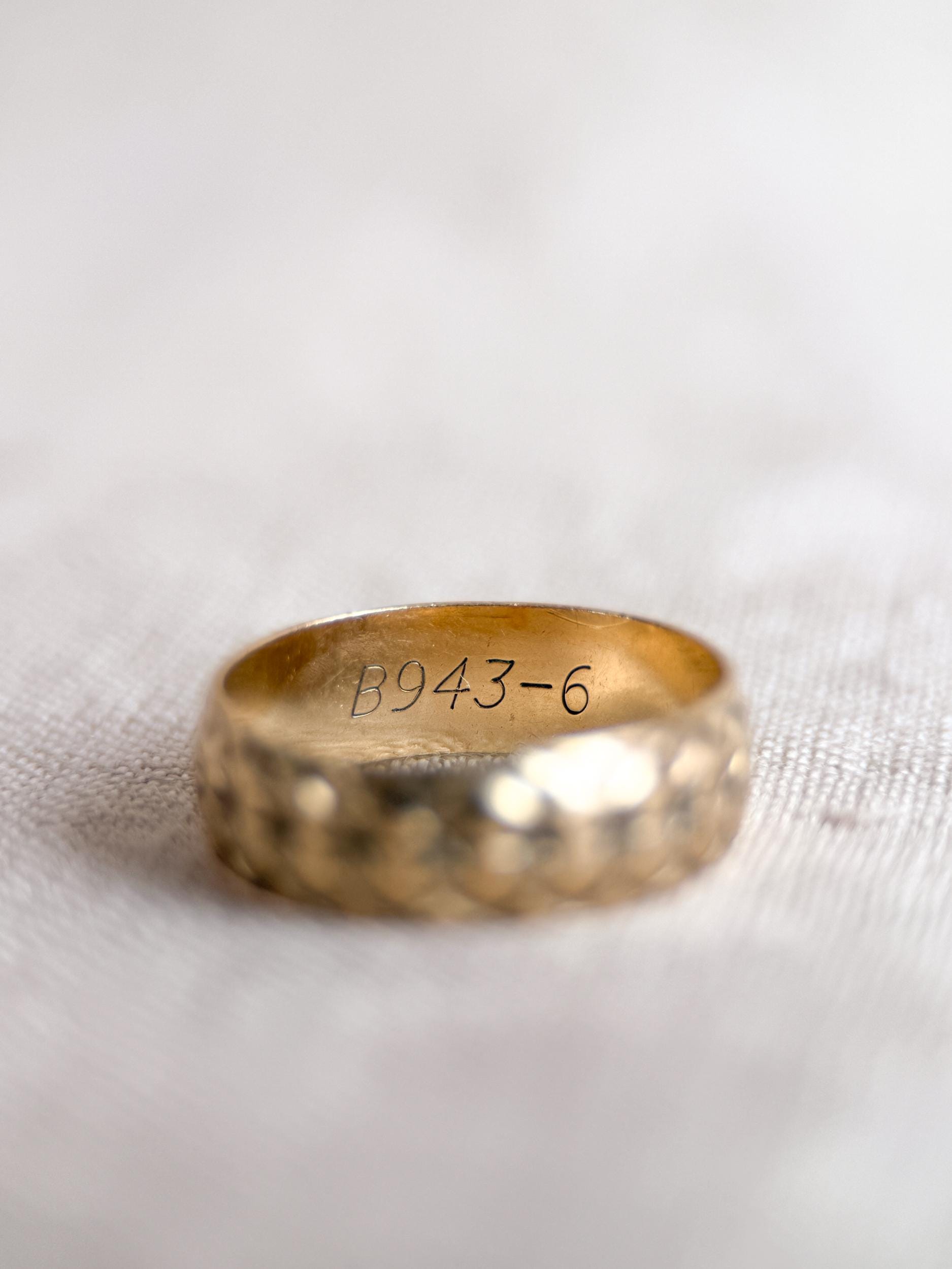 Vintage Engraved Wedding Band, 9k Gold, Tally Scalloped Minimalist Ring, Size 6
