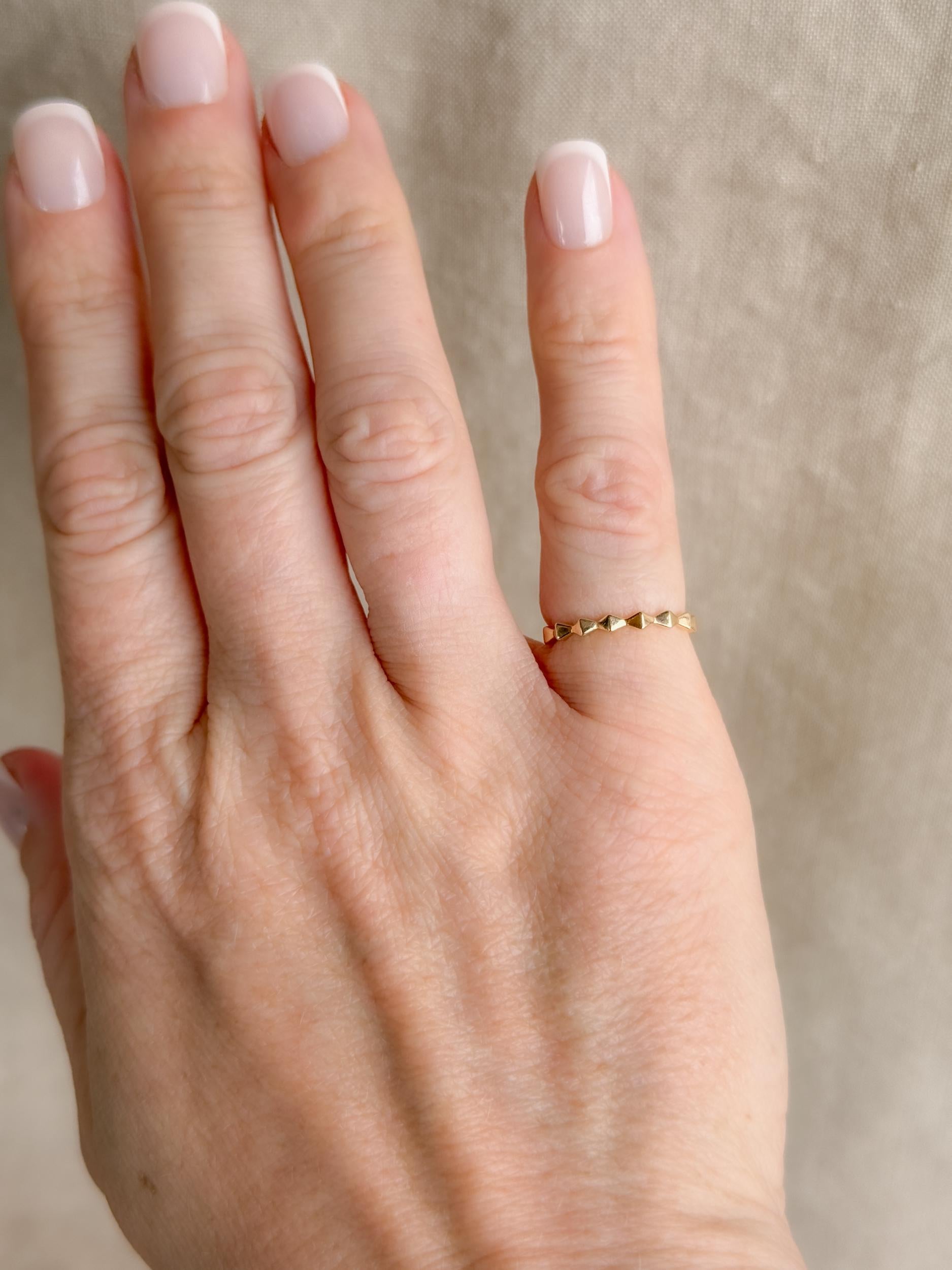 Vintage Scalloped Geometric Wedding Band, 14k Gold, Minimalist Knuckle or Pinky Ring, Size 4.5