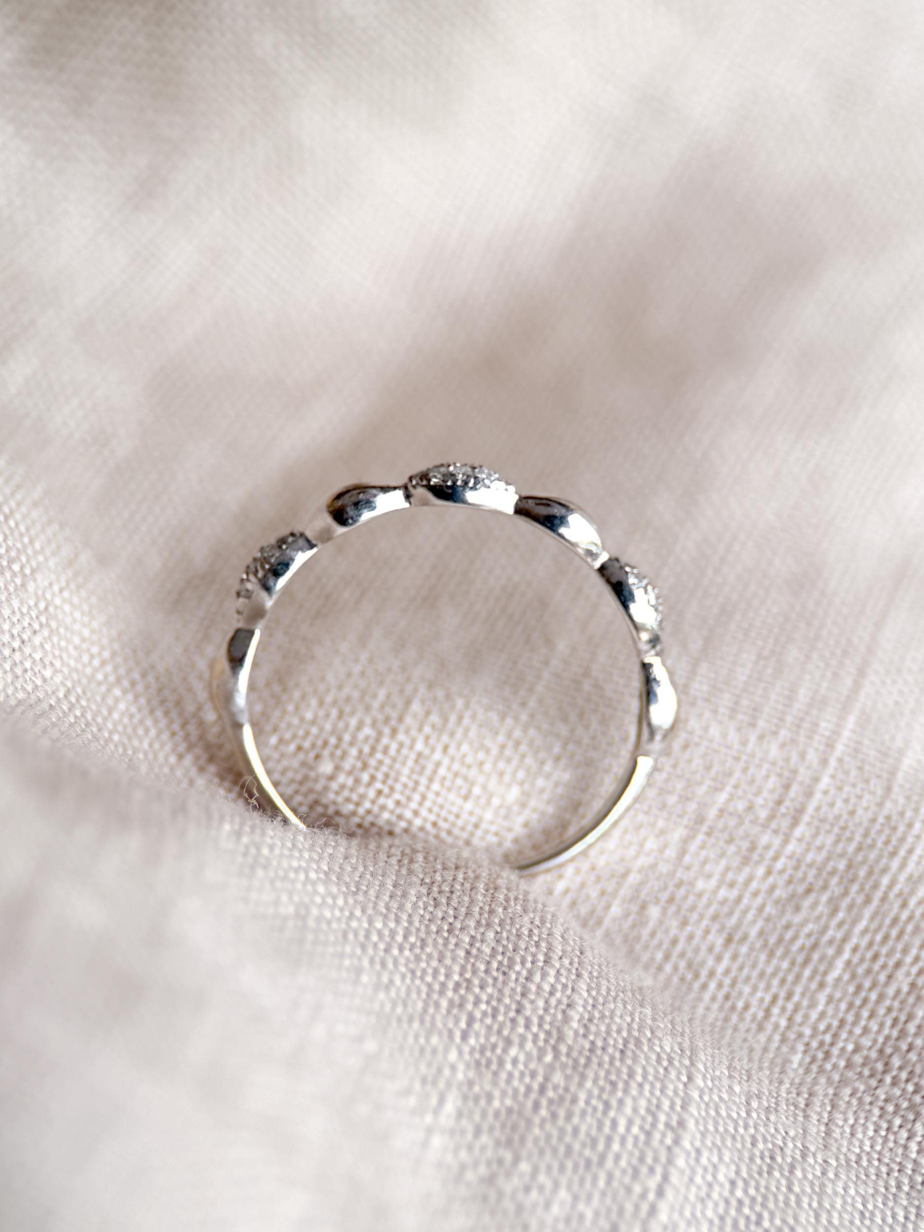 Vintage Diamond Wedding Band, Scalloped Pave Minimalist Ring, Stacking Band