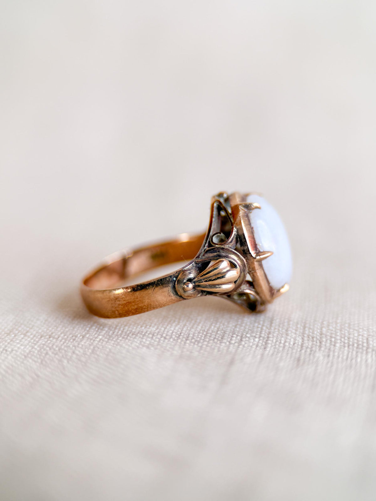 Vintage Lavender Jade Ring, 14k Gold, Oval Cut Filigree Statement Ring, 1960s Bold Jewelry