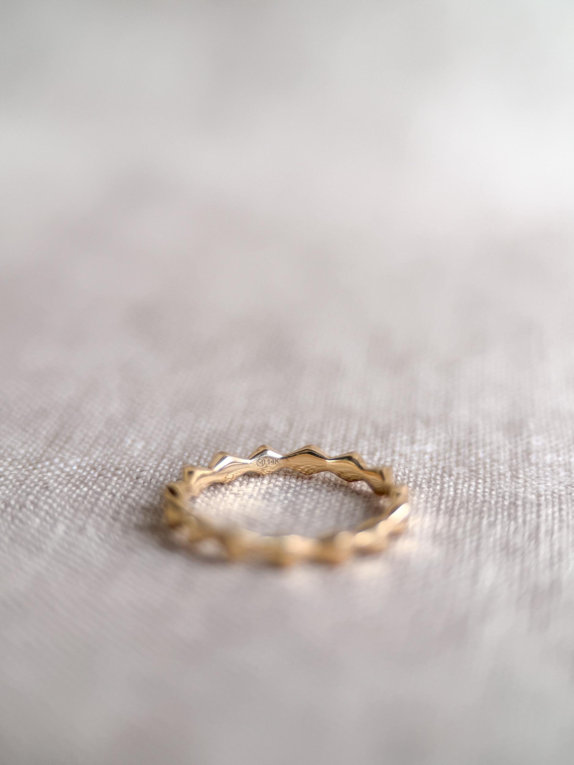 Vintage Scalloped Geometric Wedding Band, 14k Gold, Minimalist Knuckle or Pinky Ring, Size 4.5
