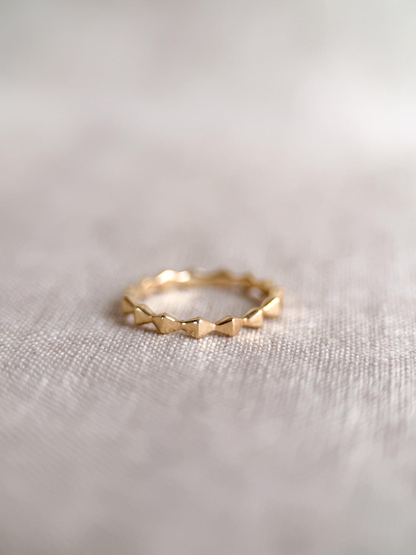 Vintage Scalloped Geometric Wedding Band, 14k Gold, Minimalist Knuckle or Pinky Ring, Size 4.5