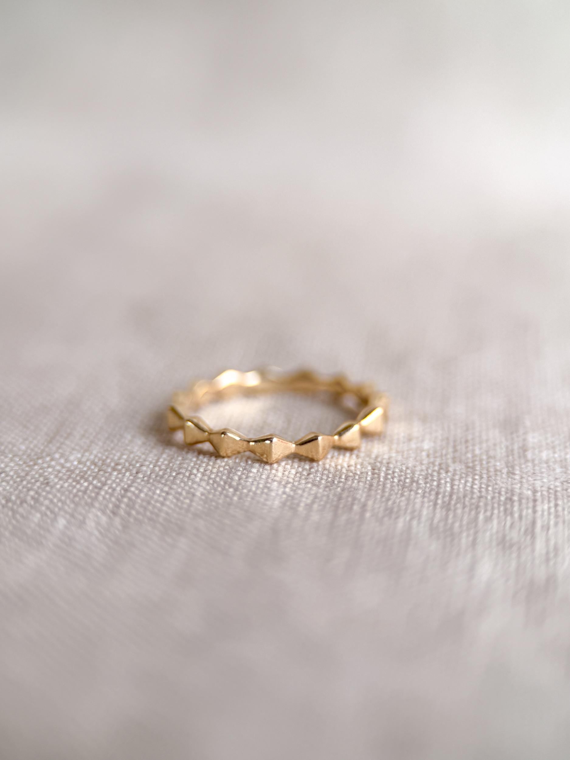 Vintage Scalloped Geometric Wedding Band, 14k Gold, Minimalist Knuckle or Pinky Ring, Size 4.5