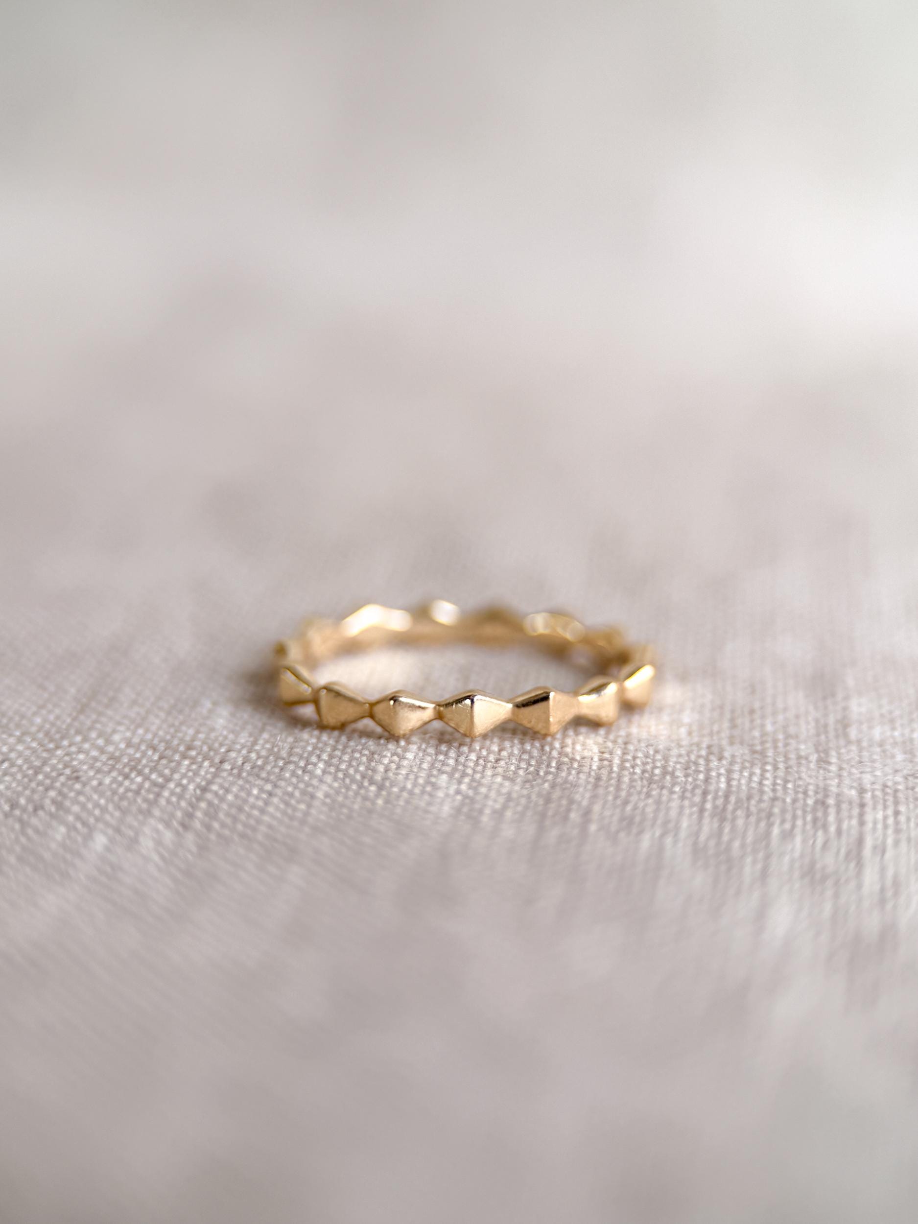 Vintage Scalloped Geometric Wedding Band, 14k Gold, Minimalist Knuckle or Pinky Ring, Size 4.5