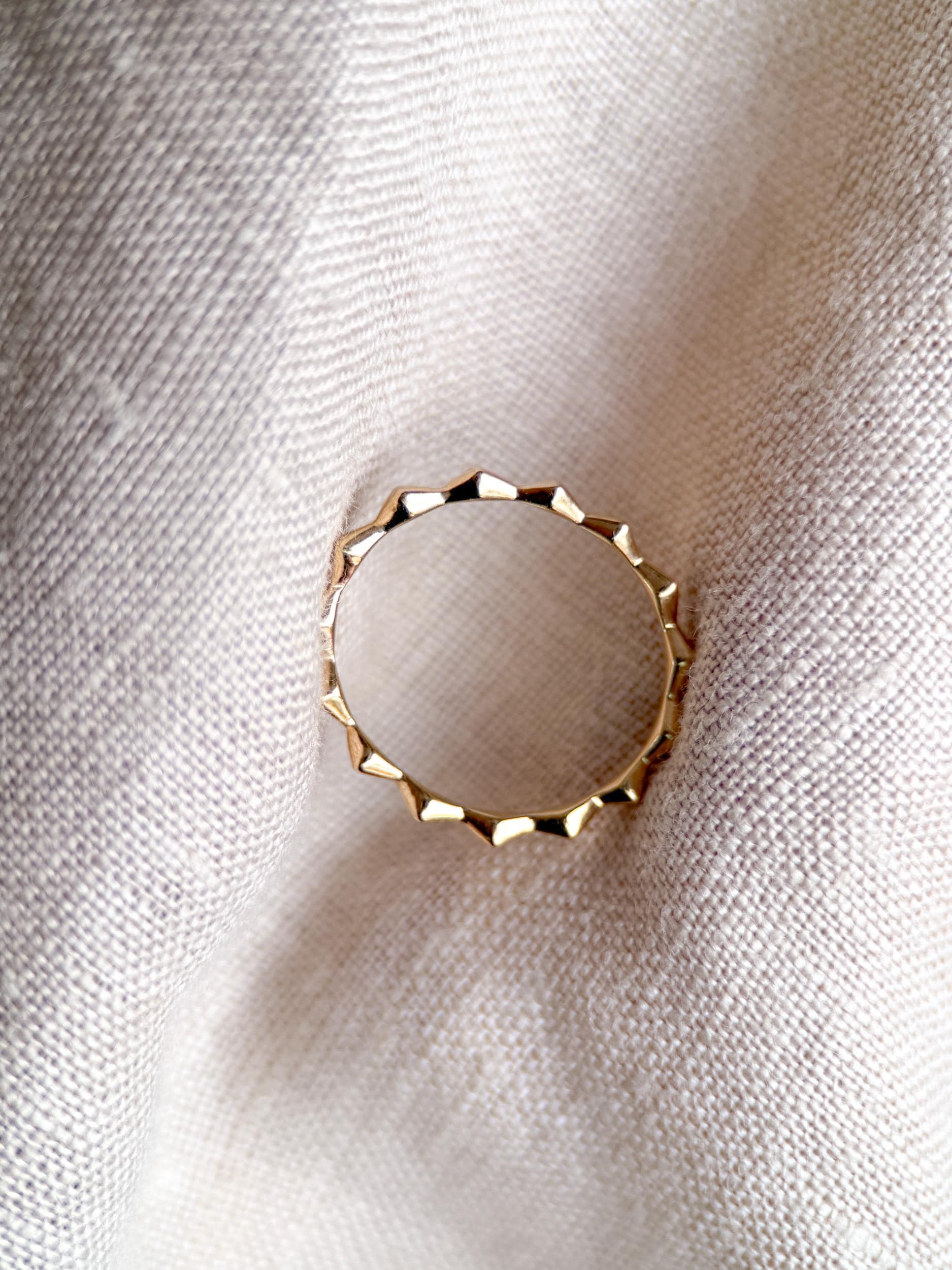 Vintage Scalloped Geometric Wedding Band, 14k Gold, Minimalist Knuckle or Pinky Ring, Size 4.5