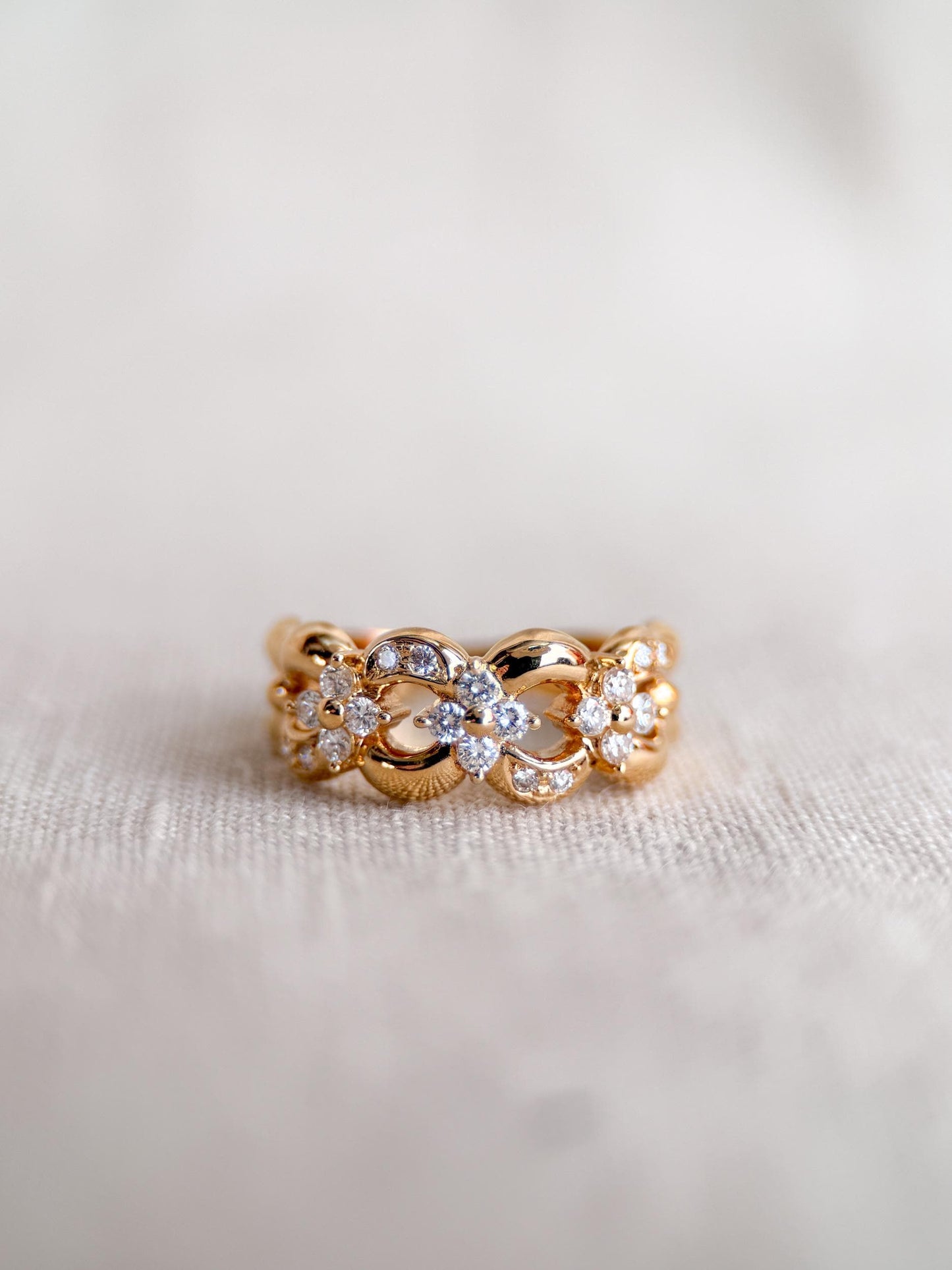 Vintage Diamond Wedding Band, 14k Gold, Floral Scalloped Link Style Ring, Stacking Band