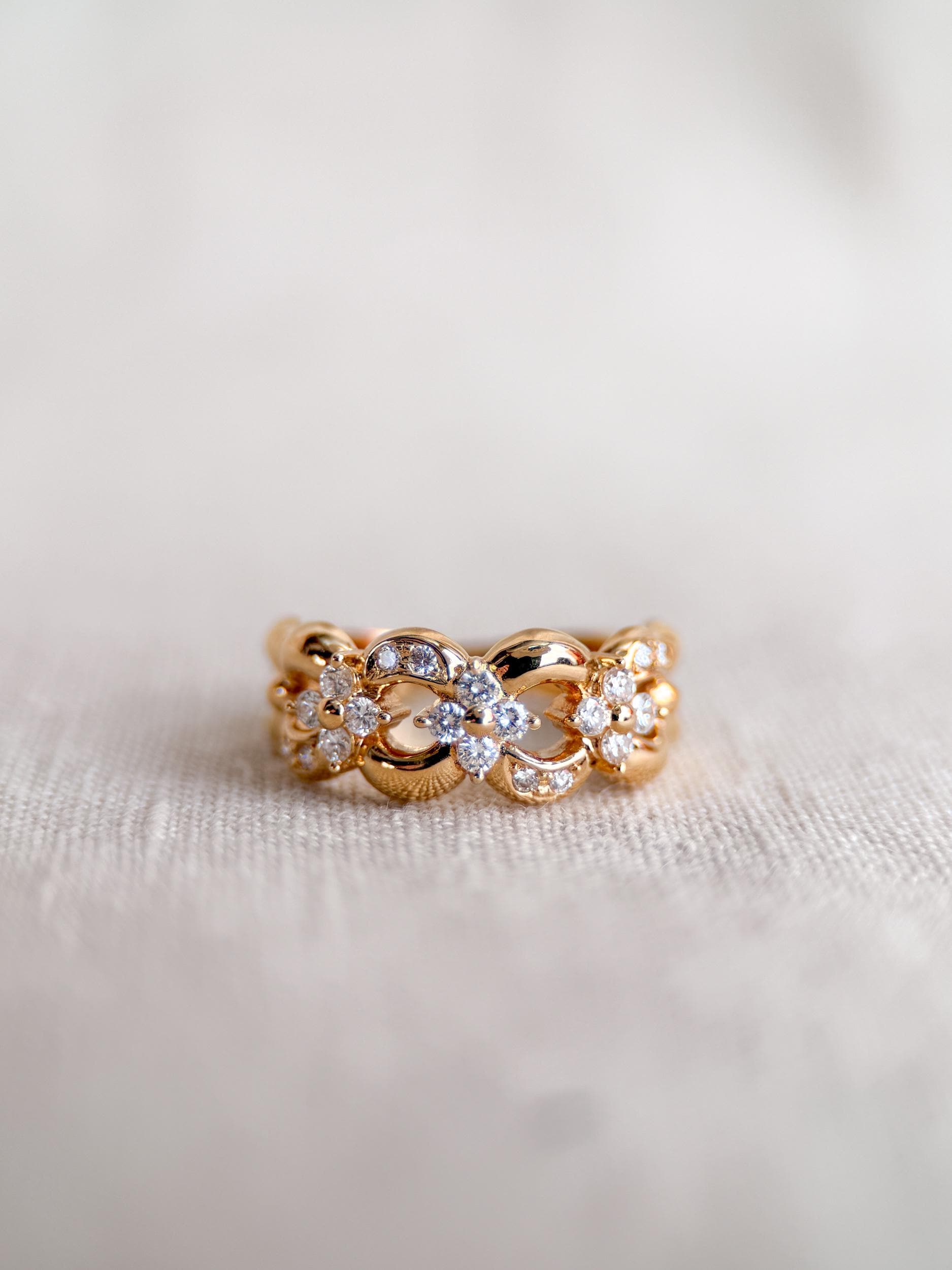 Vintage Diamond Wedding Band, 14k Gold, Floral Scalloped Link Style Ring, Stacking Band