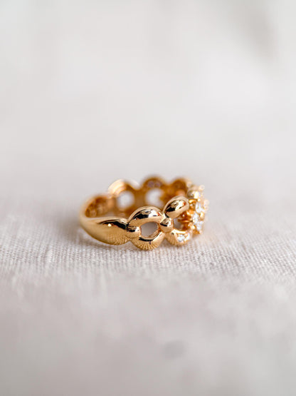 Vintage Diamond Wedding Band, 14k Gold, Floral Scalloped Link Style Ring, Stacking Band