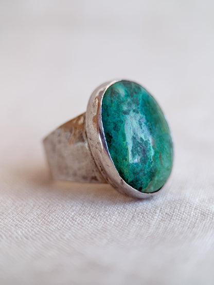 Vintage Chrysocolla Ring Sterling Silver, Oval Hammered Statement Ring, Boho Everyday Jewelry