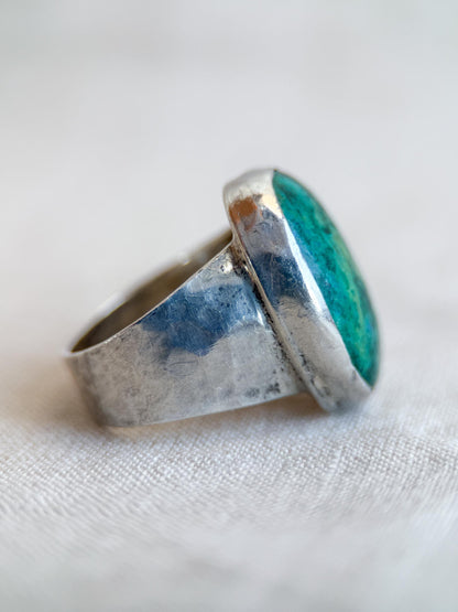 Vintage Chrysocolla Ring Sterling Silver, Oval Hammered Statement Ring, Boho Everyday Jewelry