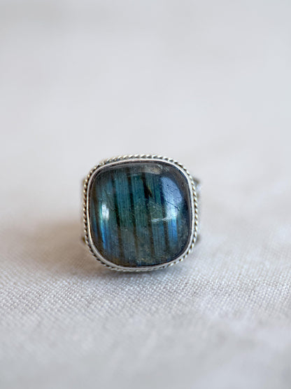 Vintage Labradorite Ring Sterling Silver, Ornate Bezel Statement Ring, Boho Everyday Jewelry
